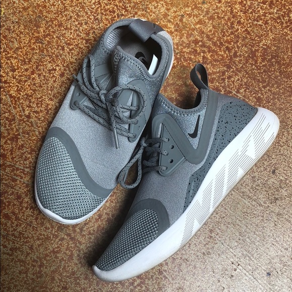 Nike Shoes - Nike lunarcharge shoes